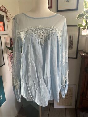 Vutti Women's Light Blue Lace Yoke Long Sleeve Blouse Small